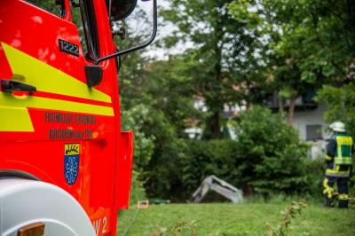 Kirchheim Teck: Rasentraktor der Stadt stuerzt in die Lindach